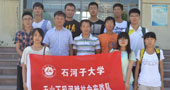 石河子大學水藍社天山下，瑪河畔