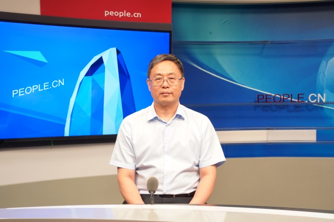 中國藝術(shù)研究院院長、黨委副書記周慶富做客人民網(wǎng)。張力洋攝